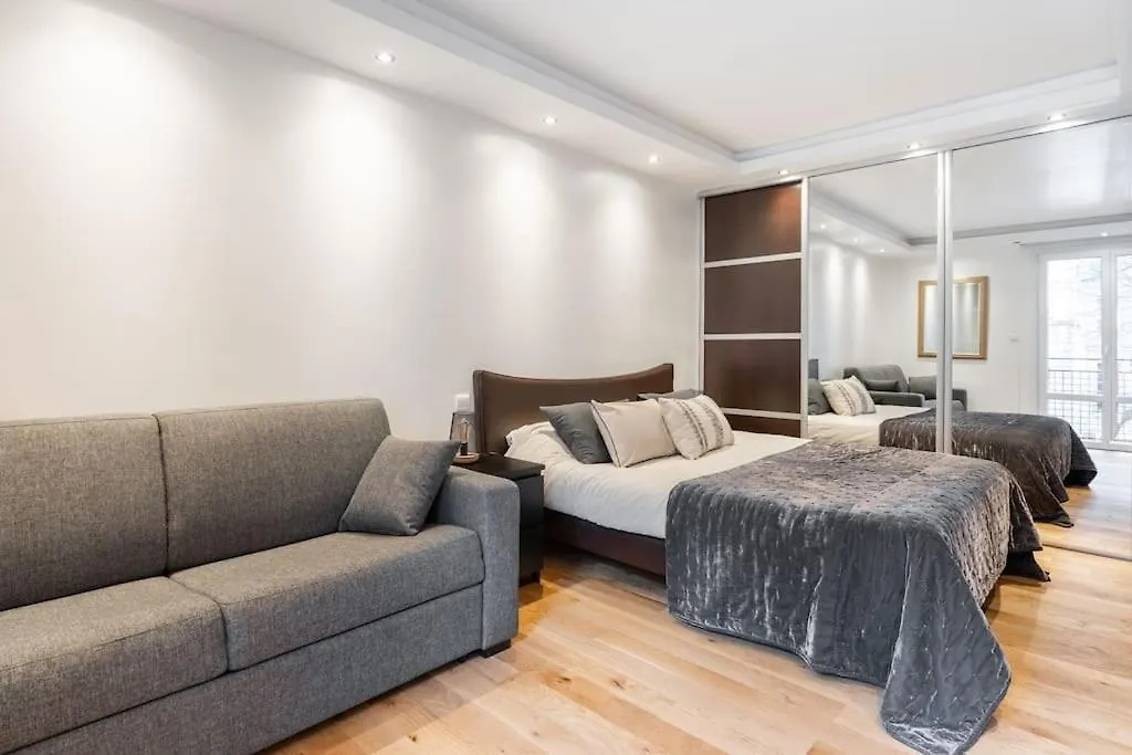 Apartment A French Chic In Victor Hugo